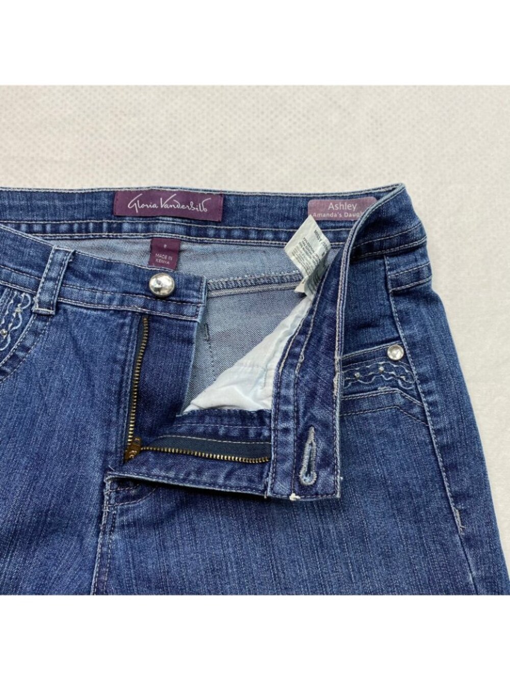 Gloria Vanderbilt Blue Denim Capri Jeans Size 8 With Cuffed Hem & Embroidered Po - Picture 7 of 13